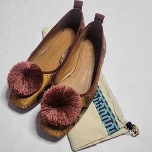 ✨ Tory Burch Pom Pom Ballet Flats Size 7M Floral Brocade Leather Sole